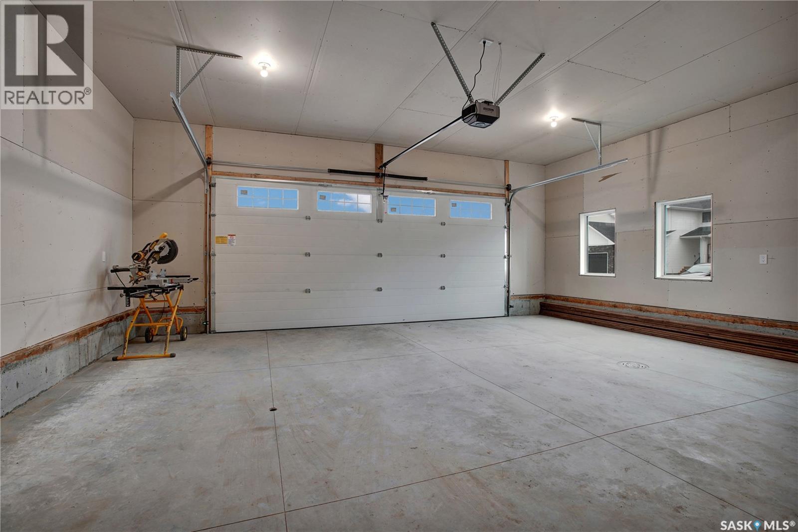 101 Emma Crescent, Martensville, SK - Indoor Photo Showing Garage