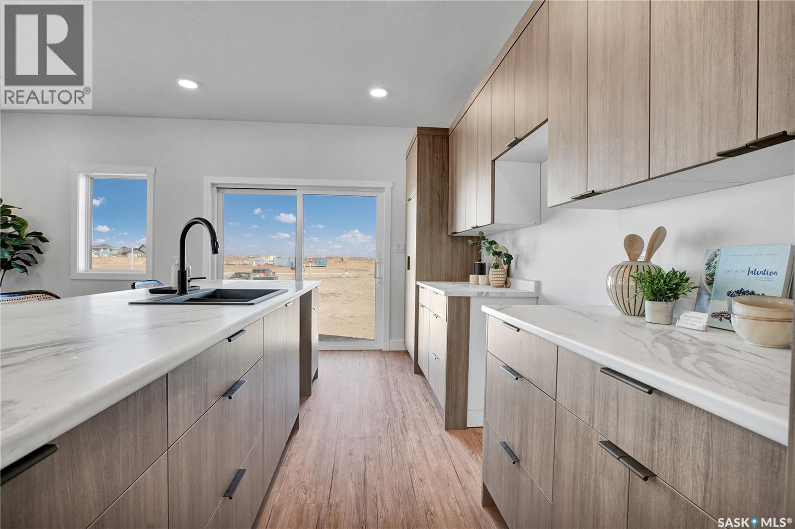 101 Emma Crescent, Martensville, SK - Indoor Photo Showing Kitchen