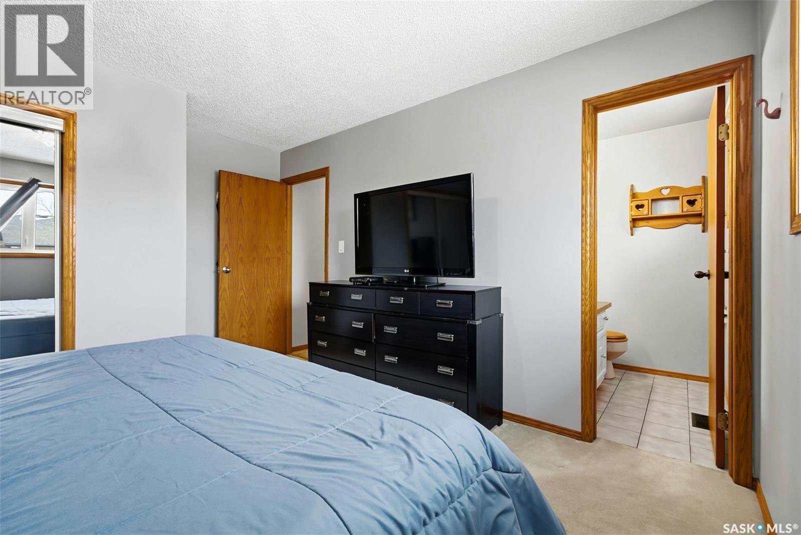 10 Hayes Crescent, Regina, SK - Indoor Photo Showing Bedroom