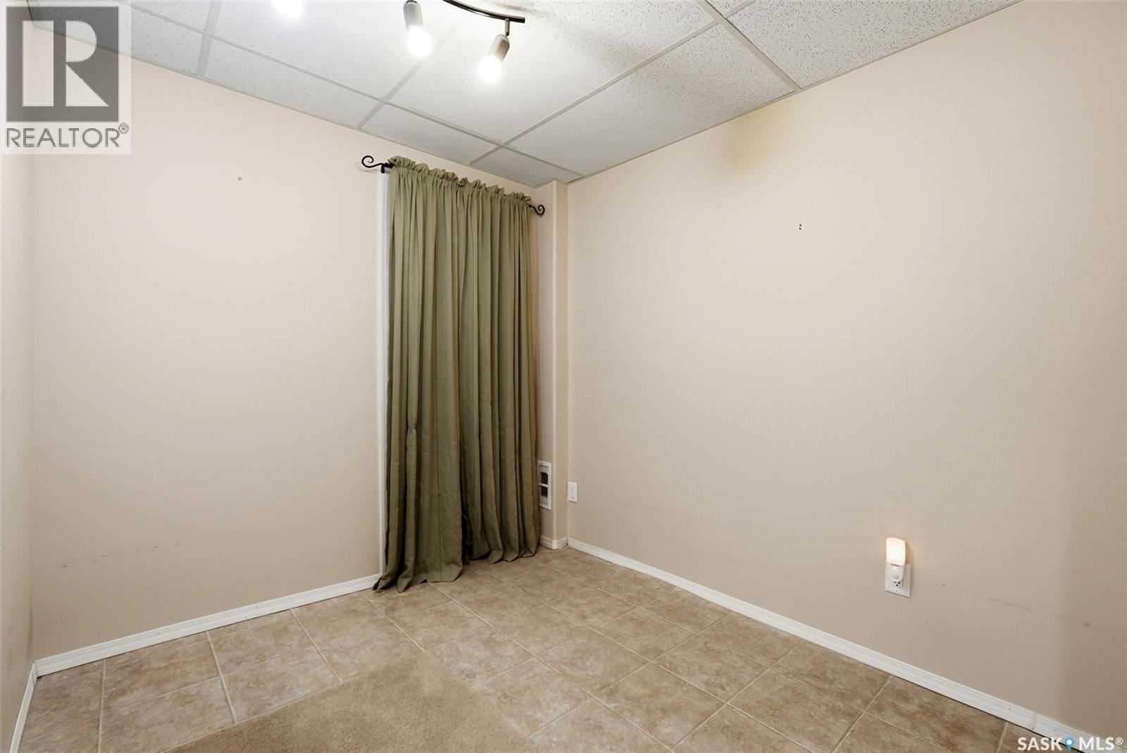 10 Hayes Crescent, Regina, SK - Indoor Photo Showing Other Room