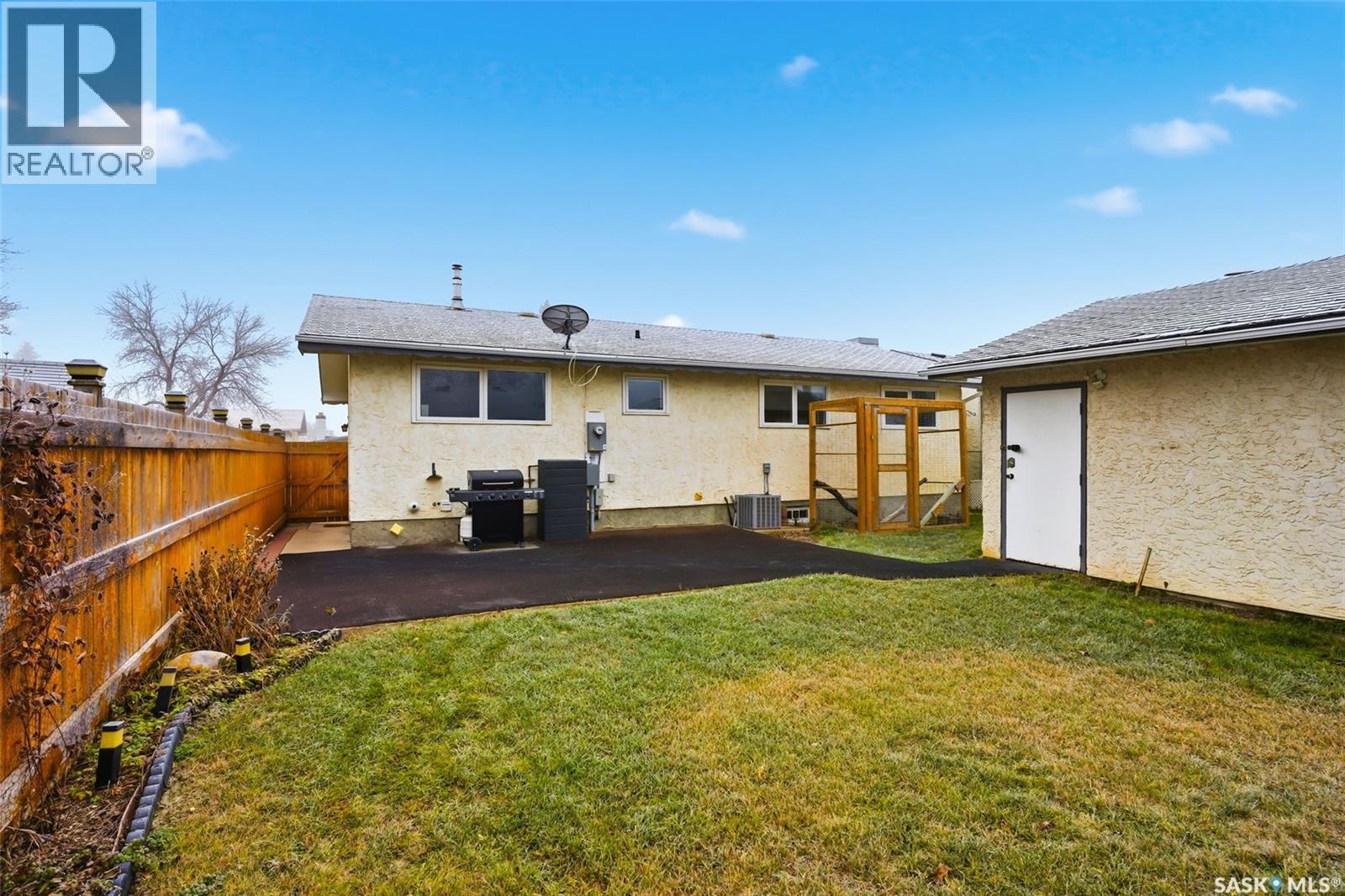 10 Hayes Crescent, Regina, SK - Outdoor