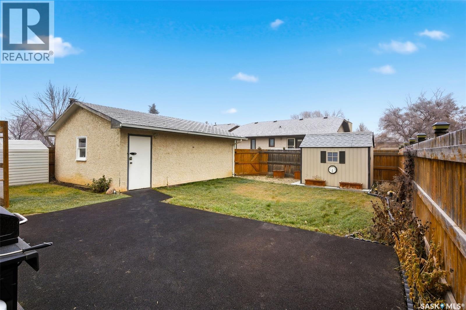 10 Hayes Crescent, Regina, SK - Outdoor
