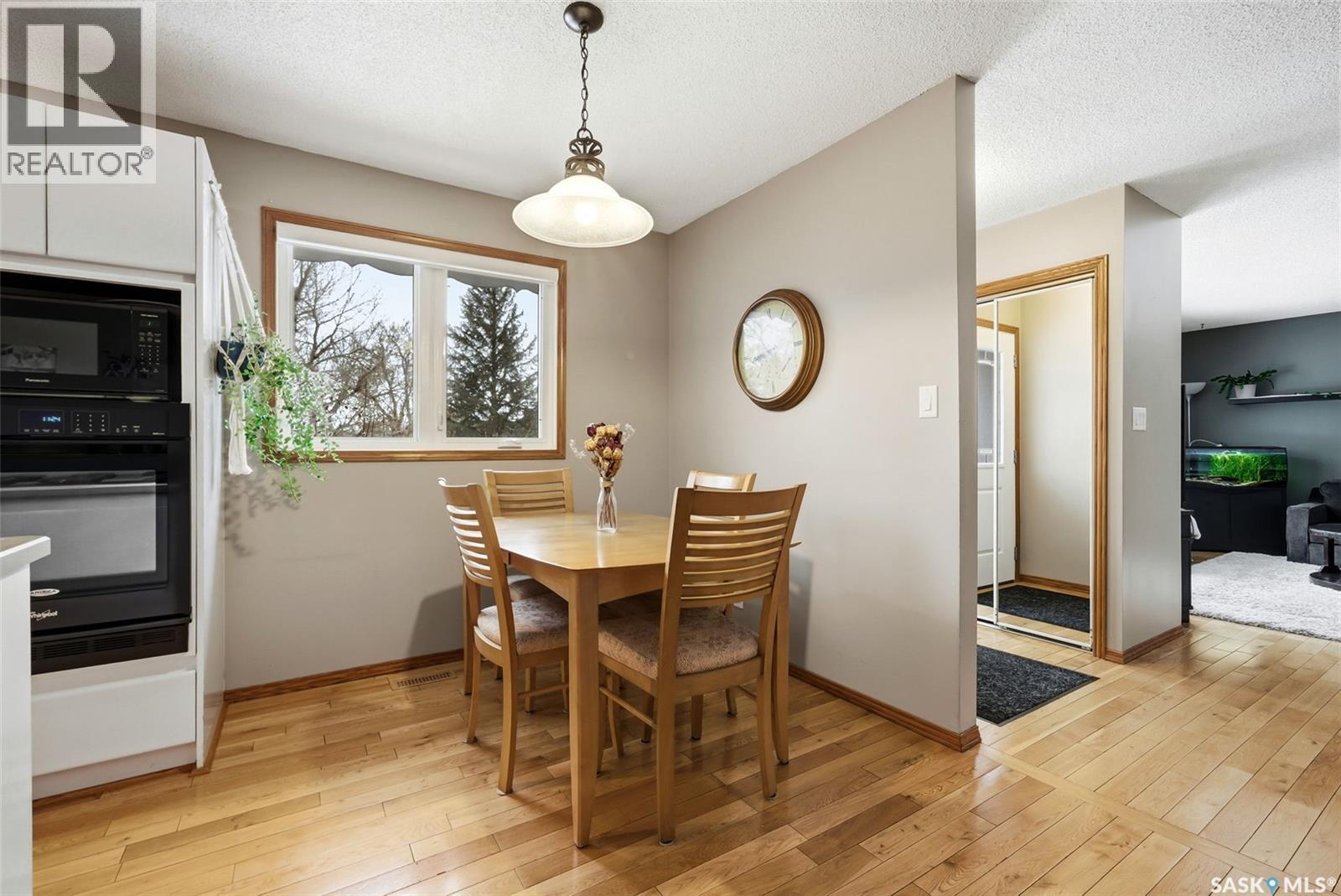 10 Hayes Crescent, Regina, SK - Indoor Photo Showing Dining Room