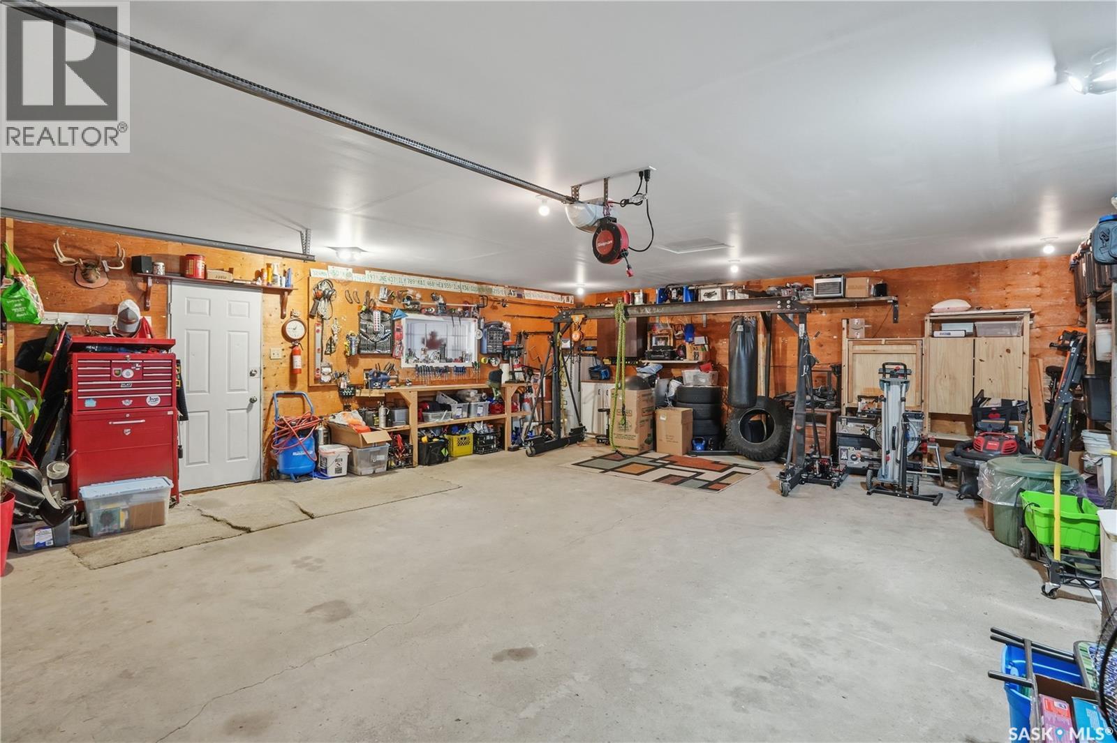 119 Pappas Crescent, Regina, SK - Indoor Photo Showing Garage
