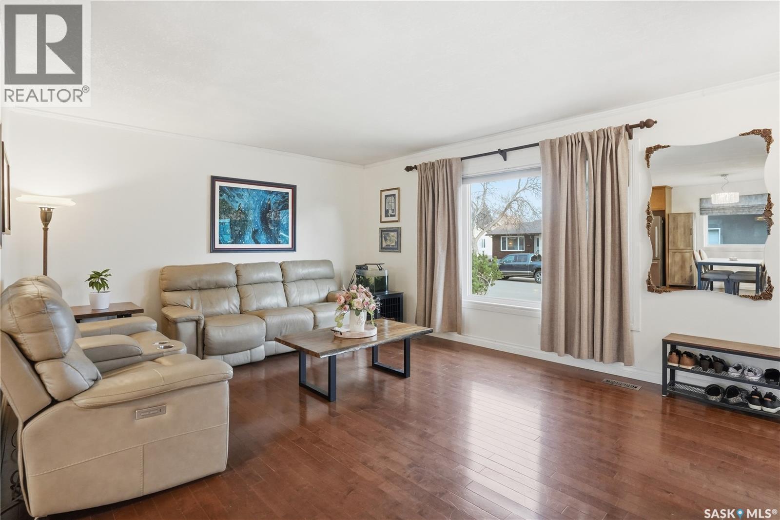 119 Pappas Crescent, Regina, SK - Indoor Photo Showing Living Room