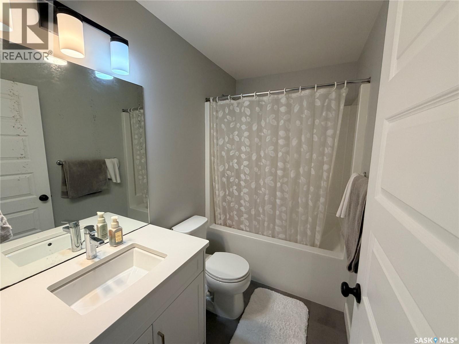 22 1003 Evergreen Boulevard, Saskatoon, SK - Indoor Photo Showing Bathroom