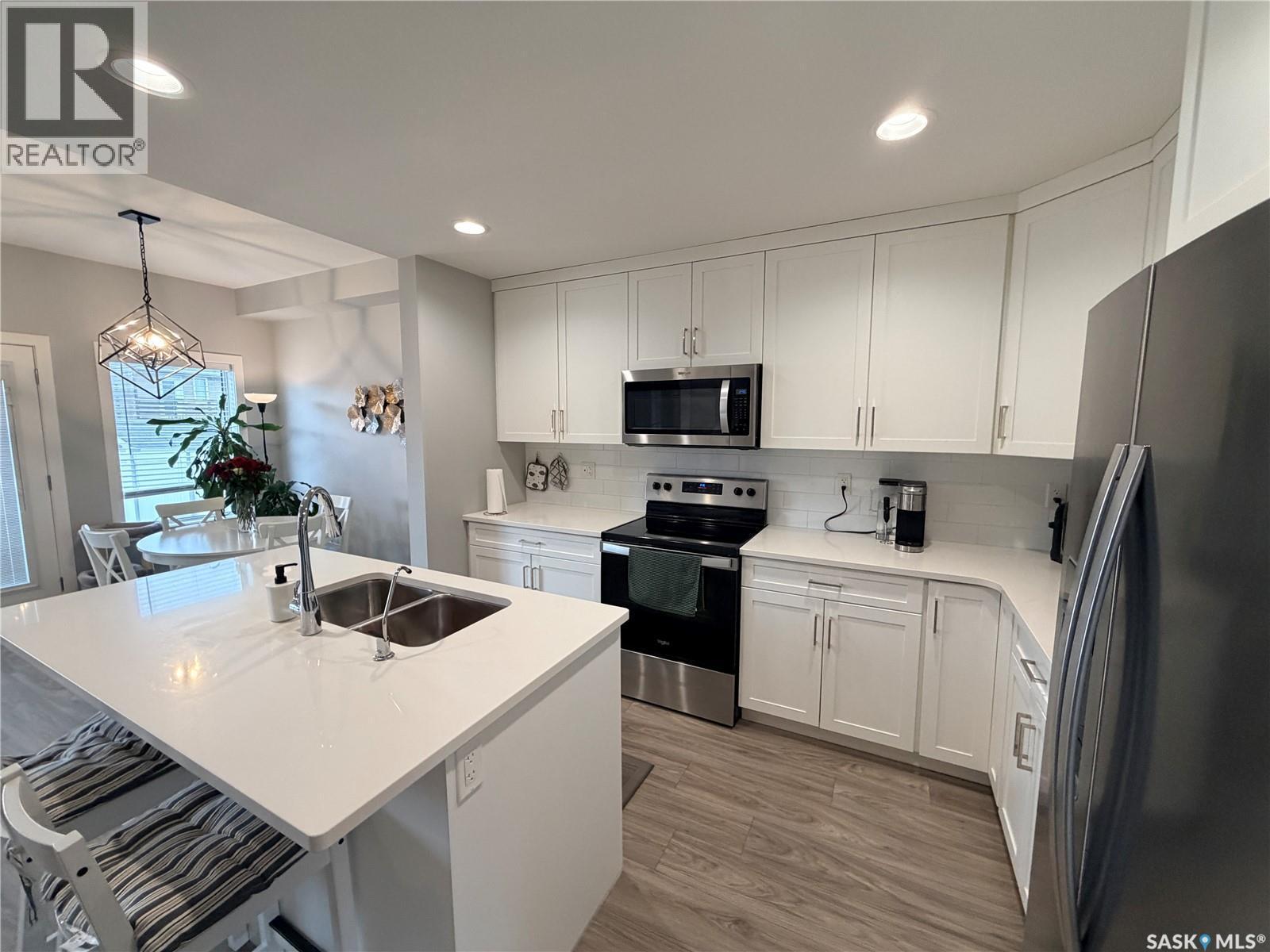 22 1003 Evergreen Boulevard, Saskatoon, SK - Indoor Photo Showing Kitchen With Double Sink