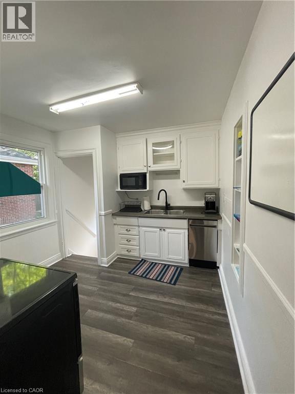 9 Gary Avenue, Hamilton, ON - Indoor Photo Showing Kitchen