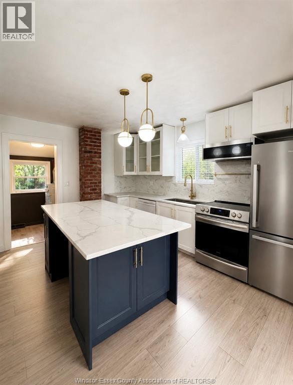 1532 Albert, Windsor, ON - Indoor Photo Showing Kitchen With Upgraded Kitchen