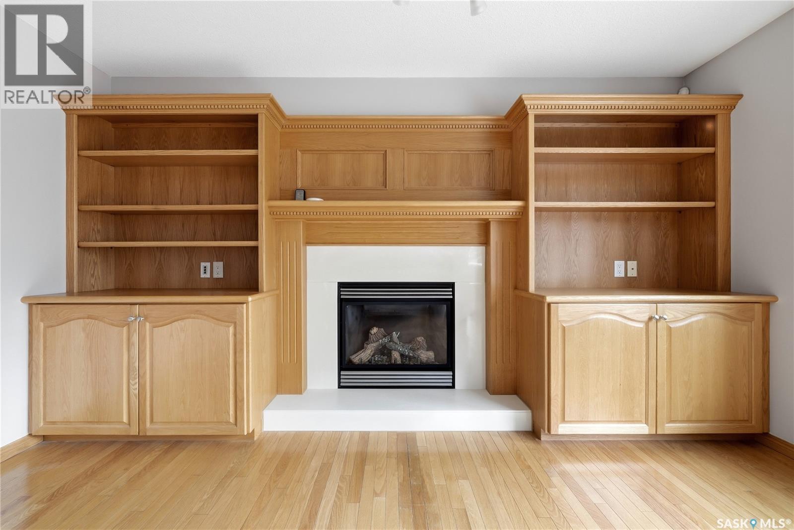 9382 Wascana Mews, Regina, SK - Indoor With Fireplace