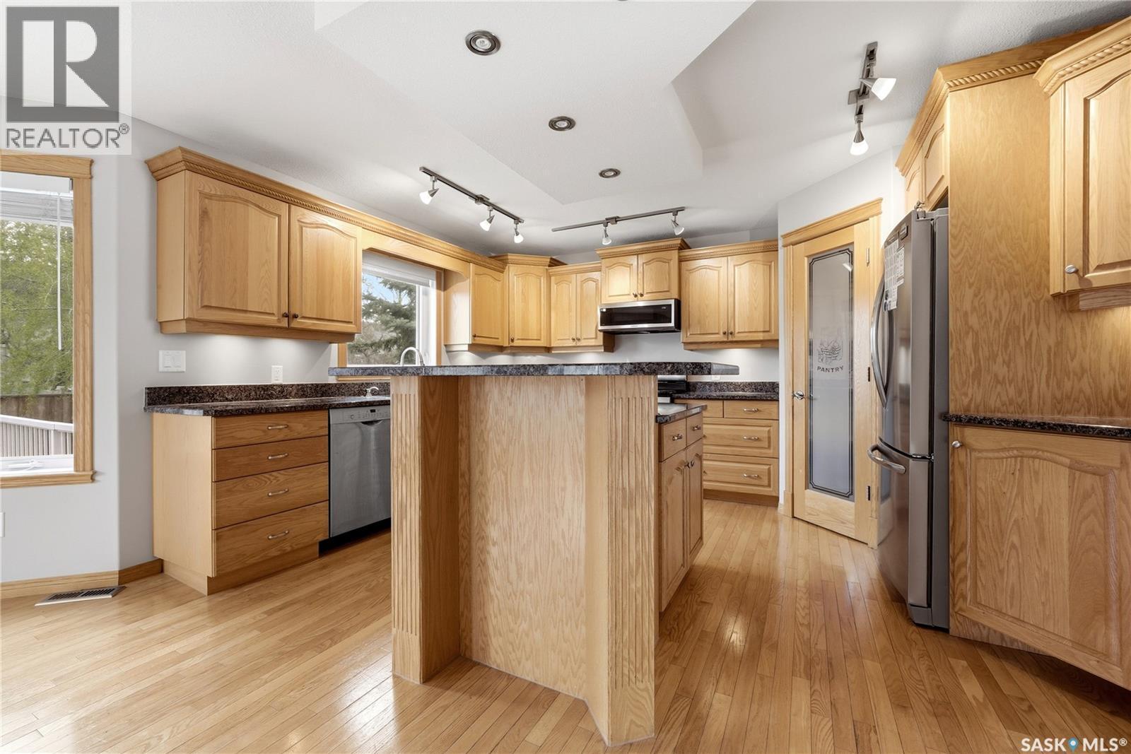9382 Wascana Mews, Regina, SK - Indoor Photo Showing Kitchen
