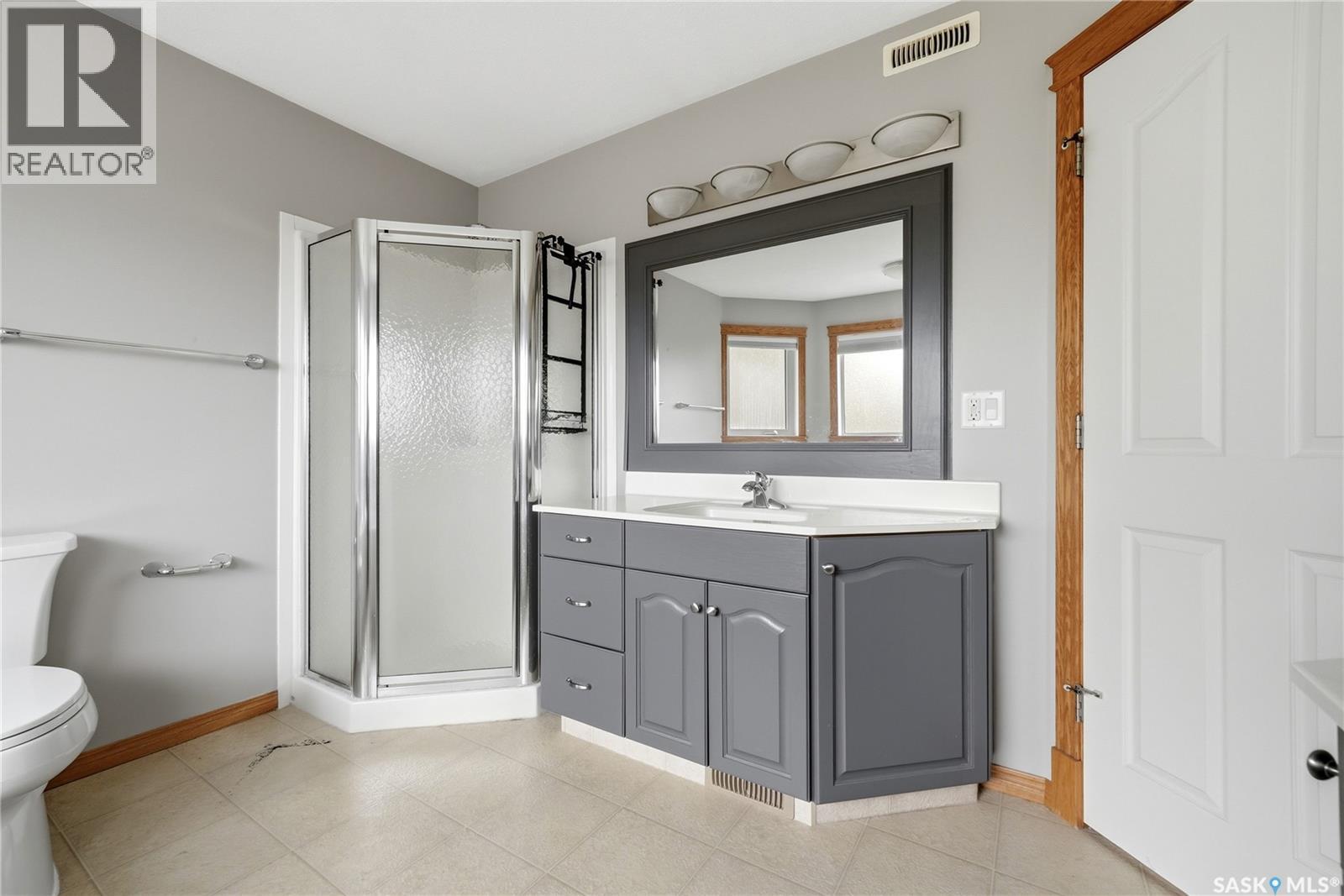 9382 Wascana Mews, Regina, SK - Indoor Photo Showing Bathroom