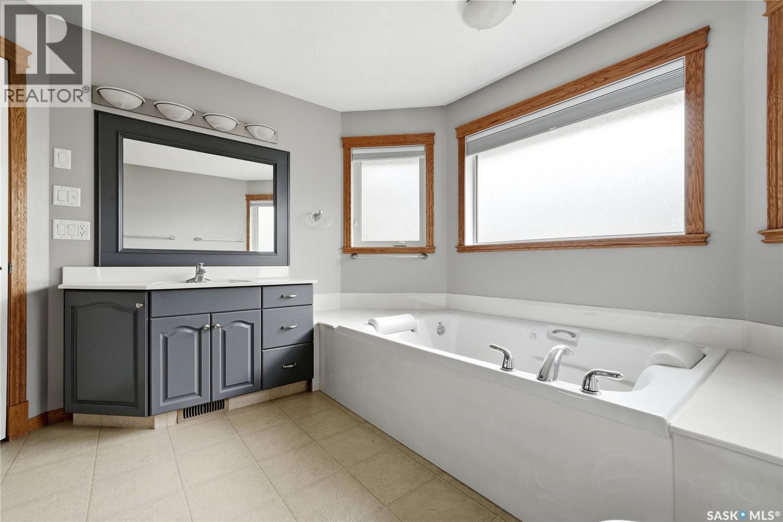 9382 Wascana Mews, Regina, SK - Indoor Photo Showing Bathroom