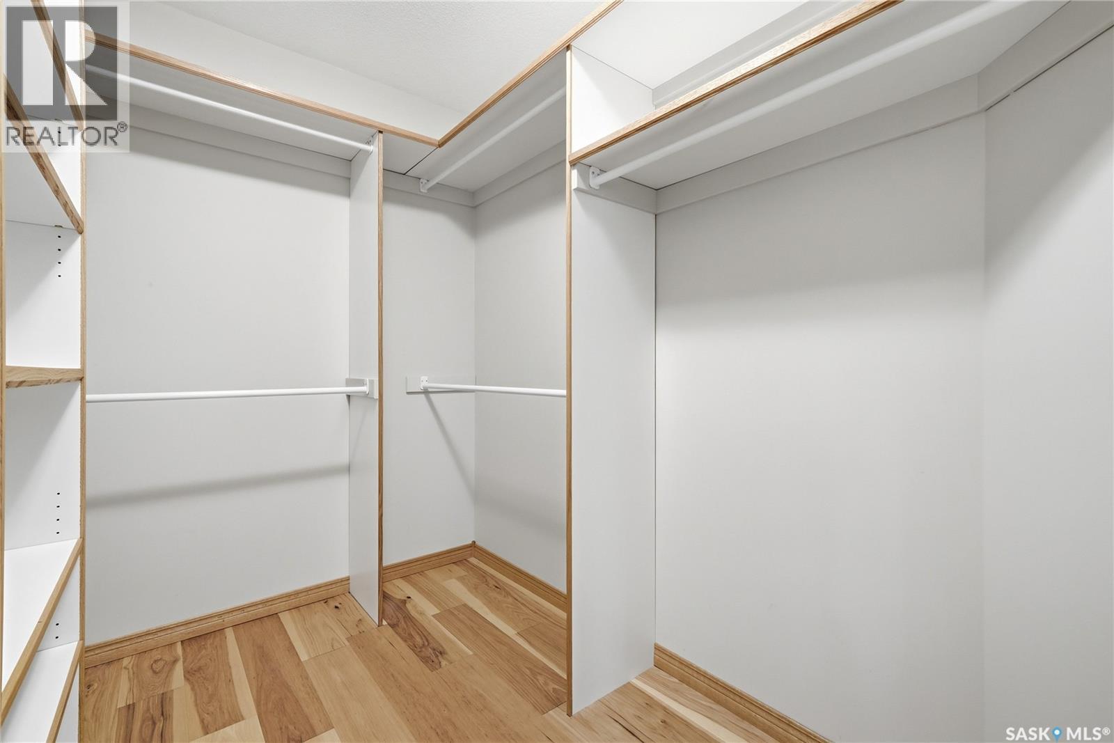 9382 Wascana Mews, Regina, SK - Indoor With Storage