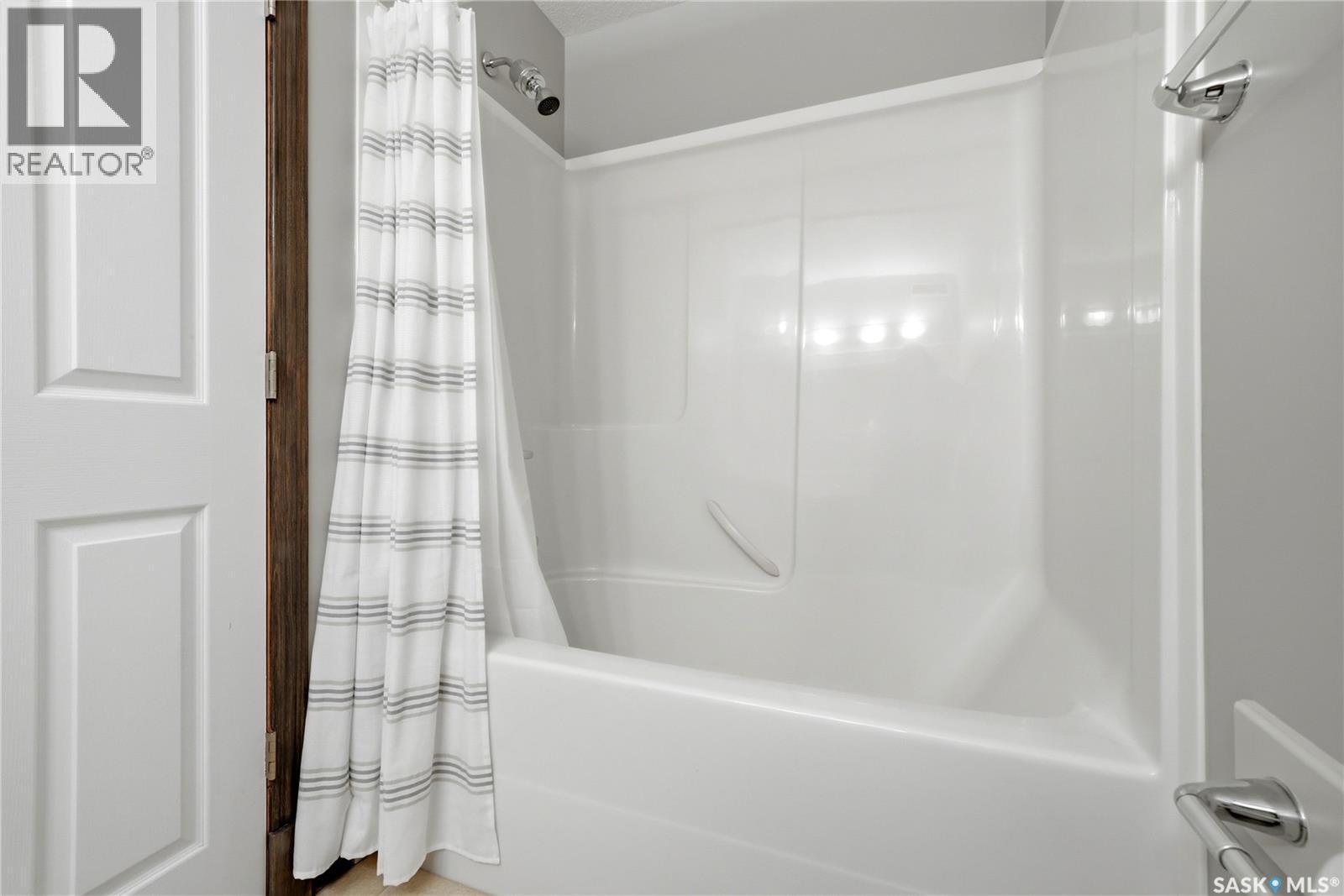 9382 Wascana Mews, Regina, SK - Indoor Photo Showing Bathroom