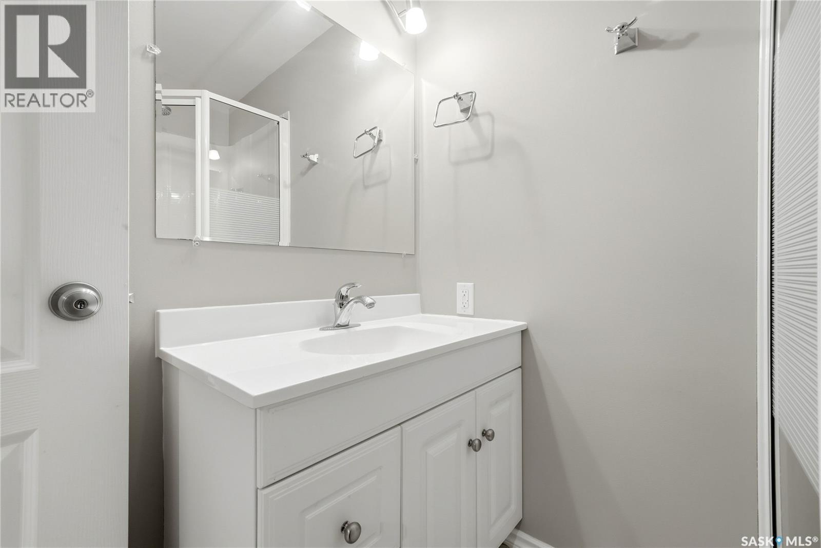 9382 Wascana Mews, Regina, SK - Indoor Photo Showing Bathroom