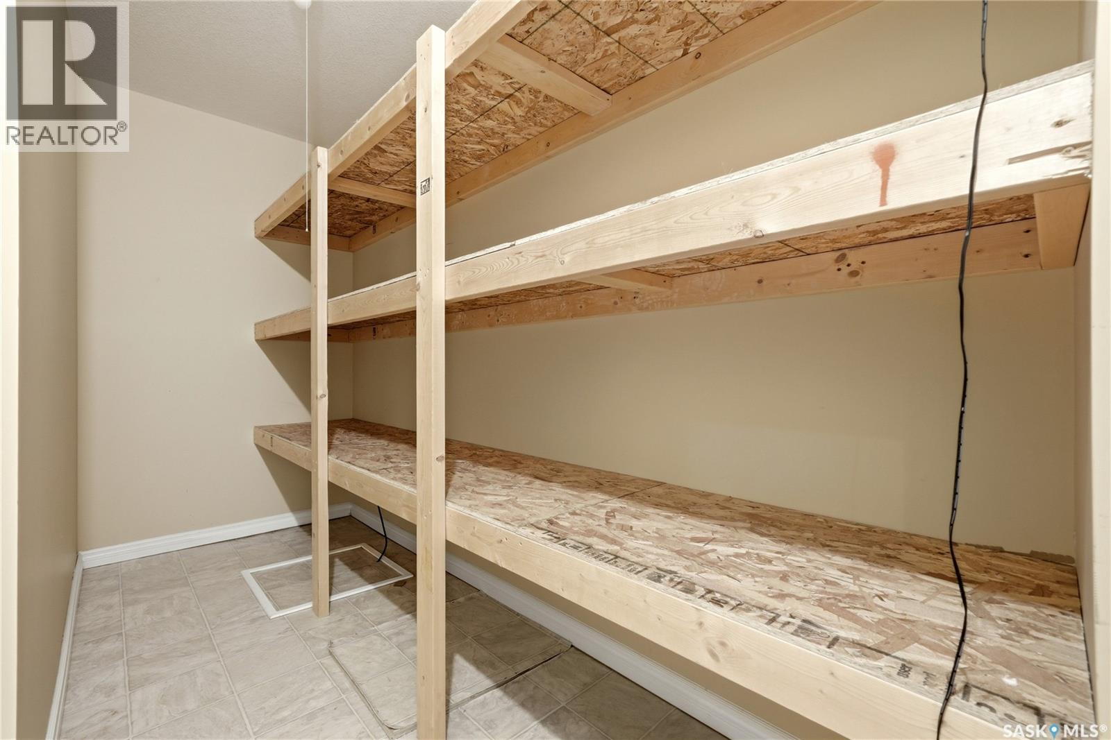 9382 Wascana Mews, Regina, SK - Indoor With Storage