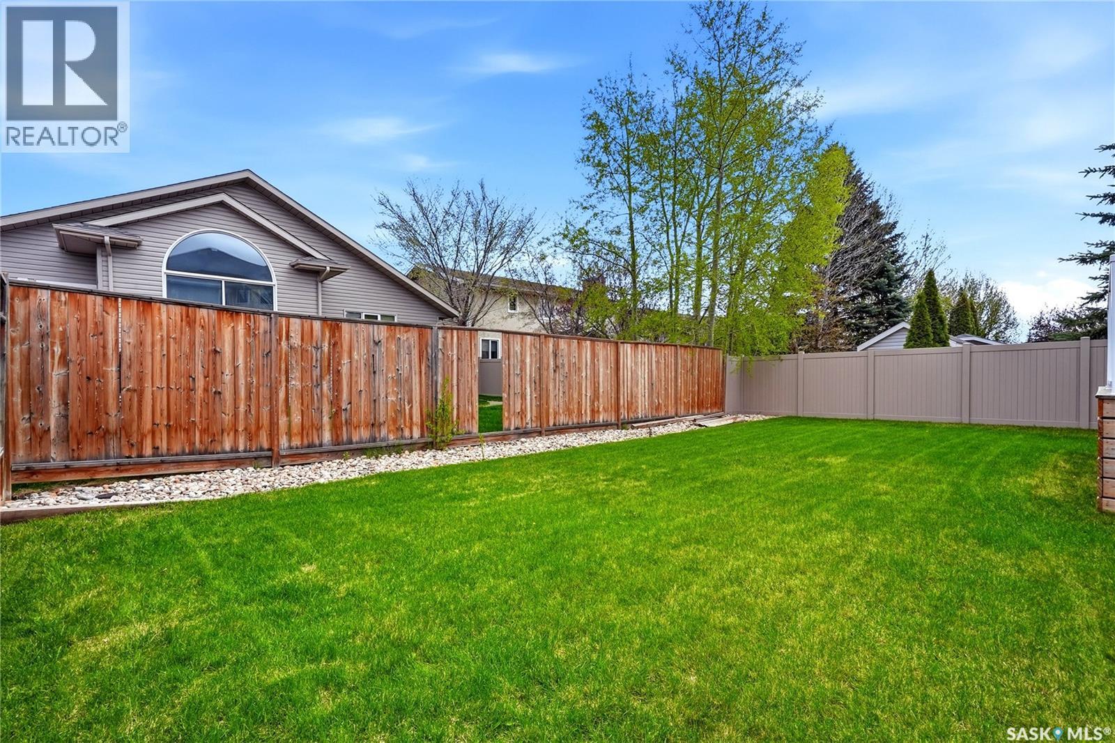 9382 Wascana Mews, Regina, SK - Outdoor