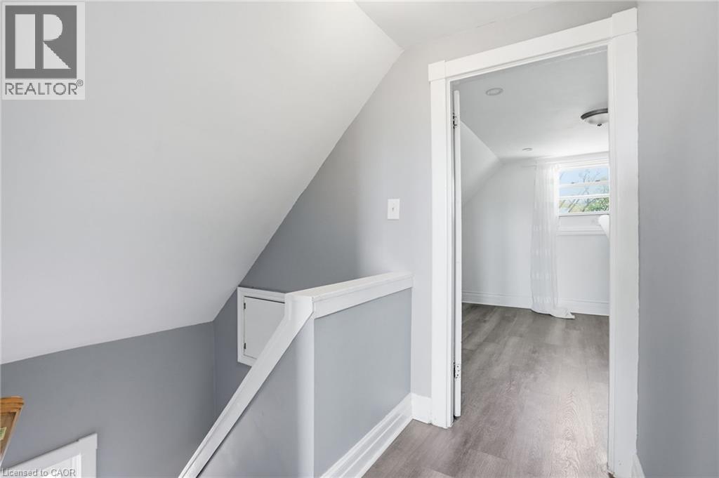 38 Norway Avenue, Hamilton, ON - Indoor Photo Showing Other Room
