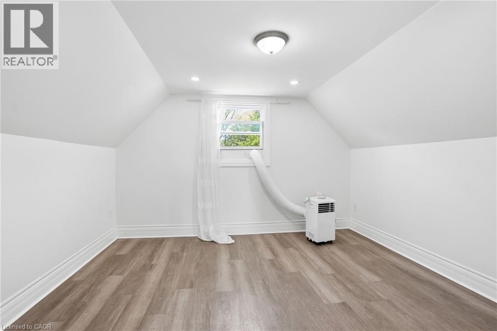 38 Norway Avenue, Hamilton, ON - Indoor Photo Showing Other Room