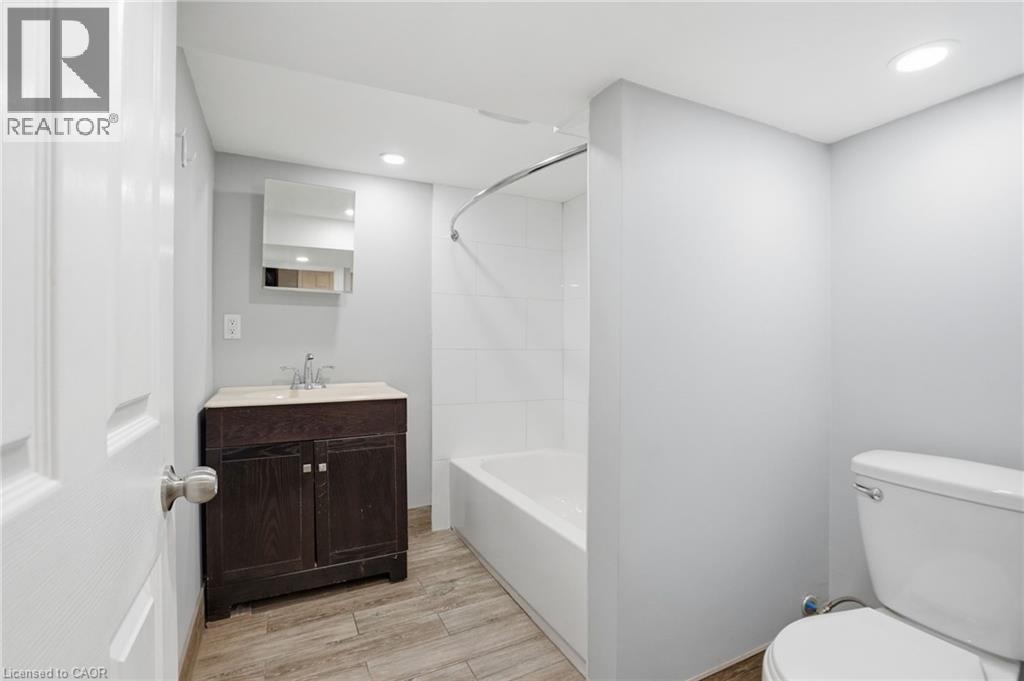 38 Norway Avenue, Hamilton, ON - Indoor Photo Showing Bathroom