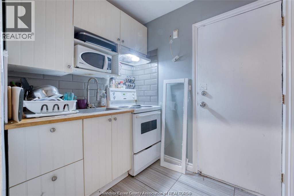 41 Giles Boulevard, Windsor, ON