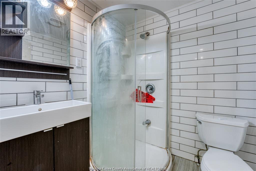 41 Giles Boulevard, Windsor, ON