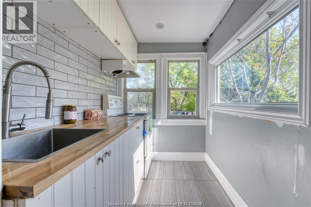 41 Giles Boulevard, Windsor, ON