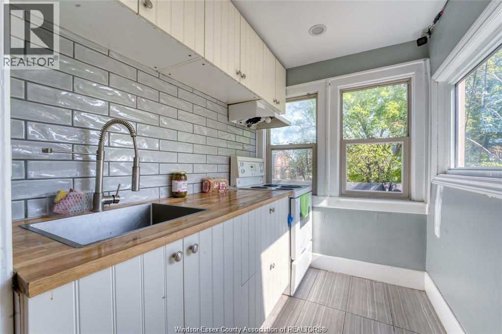 41 Giles Boulevard, Windsor, ON