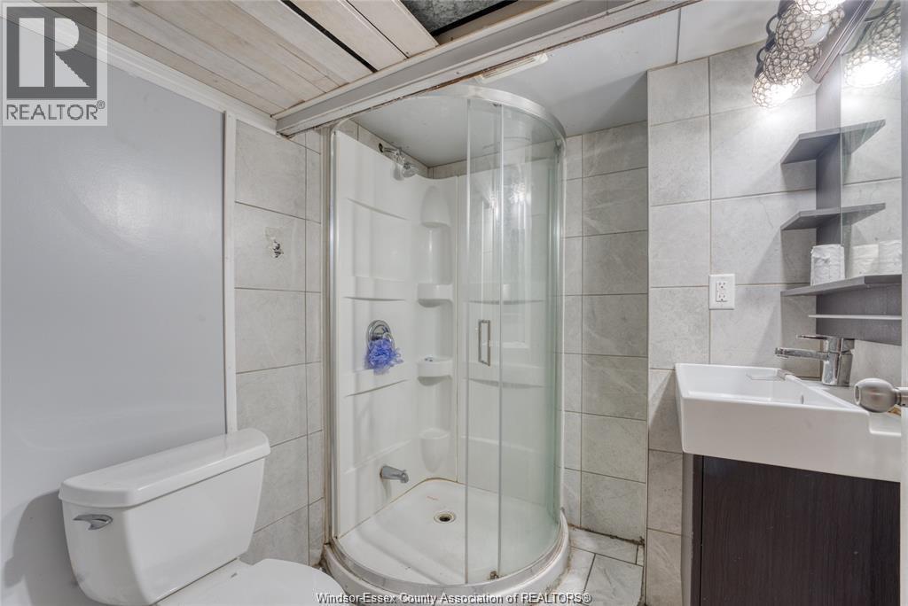 41 Giles Boulevard, Windsor, ON