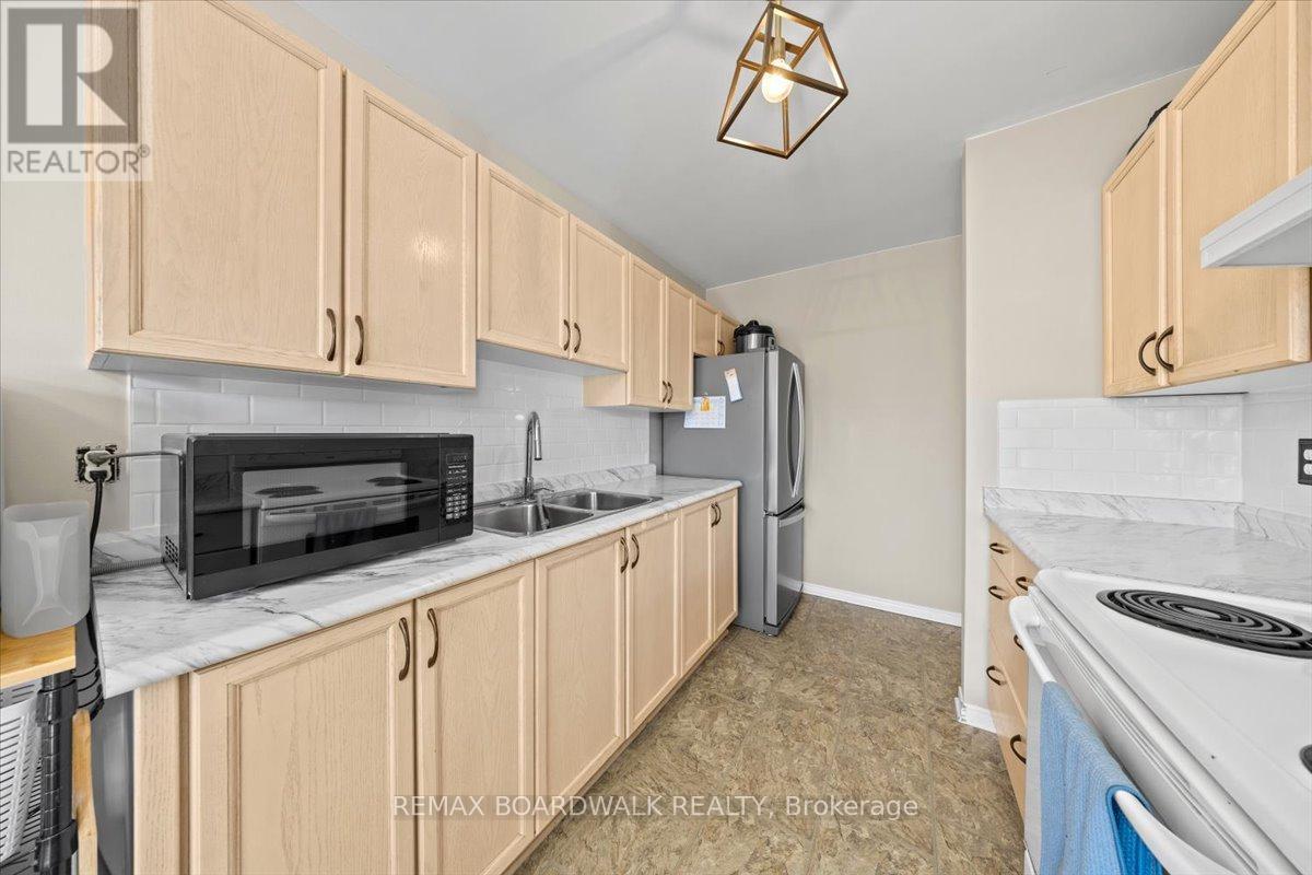 155 Crampton Drive, Carleton Place, ON - Indoor Photo Showing Kitchen With Double Sink