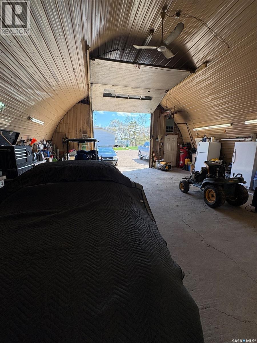Astren Acreage, Antler Rm No. 61, SK - Indoor Photo Showing Garage