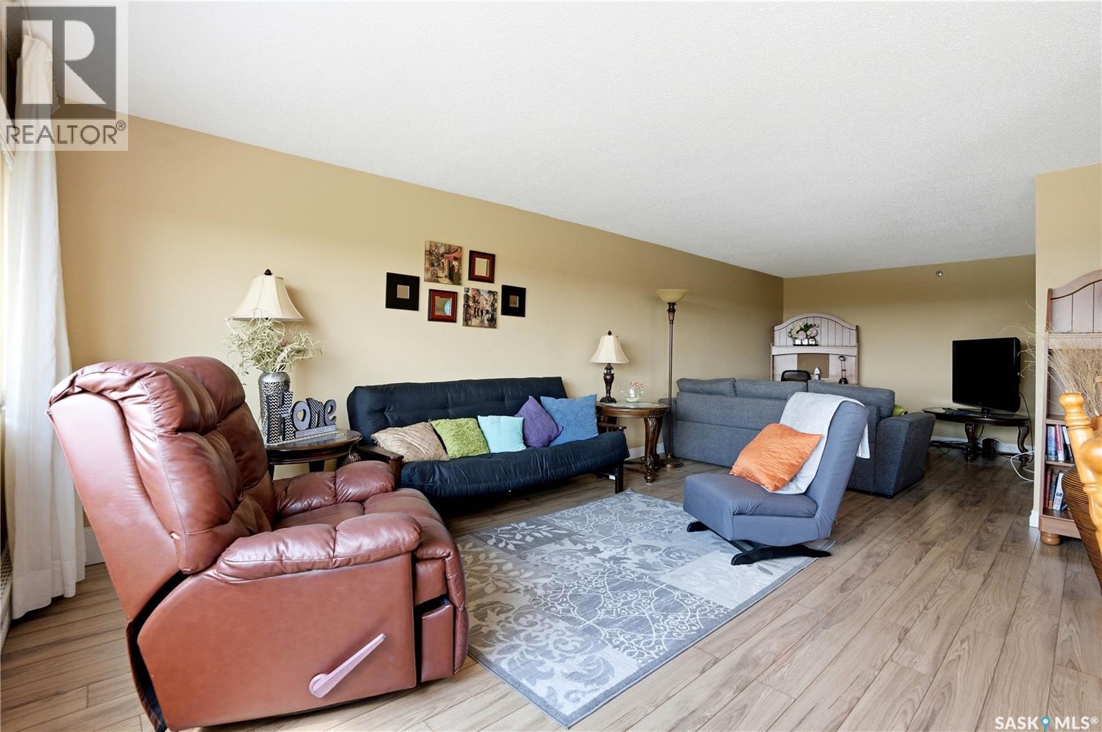 2160 424 Spadina Crescent E, Saskatoon, SK - Indoor Photo Showing Living Room