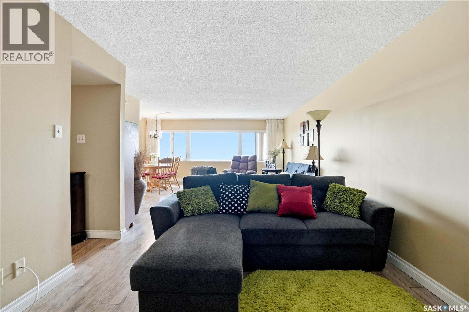 2160 424 Spadina Crescent E, Saskatoon, SK - Indoor Photo Showing Living Room