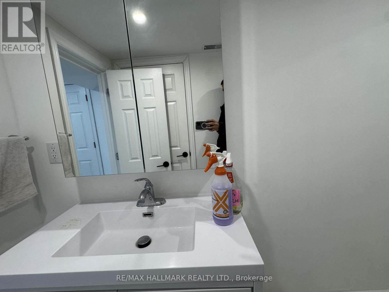 #Basement - 6 Bailey Crescent, Aurora, ON - Indoor Photo Showing Bathroom
