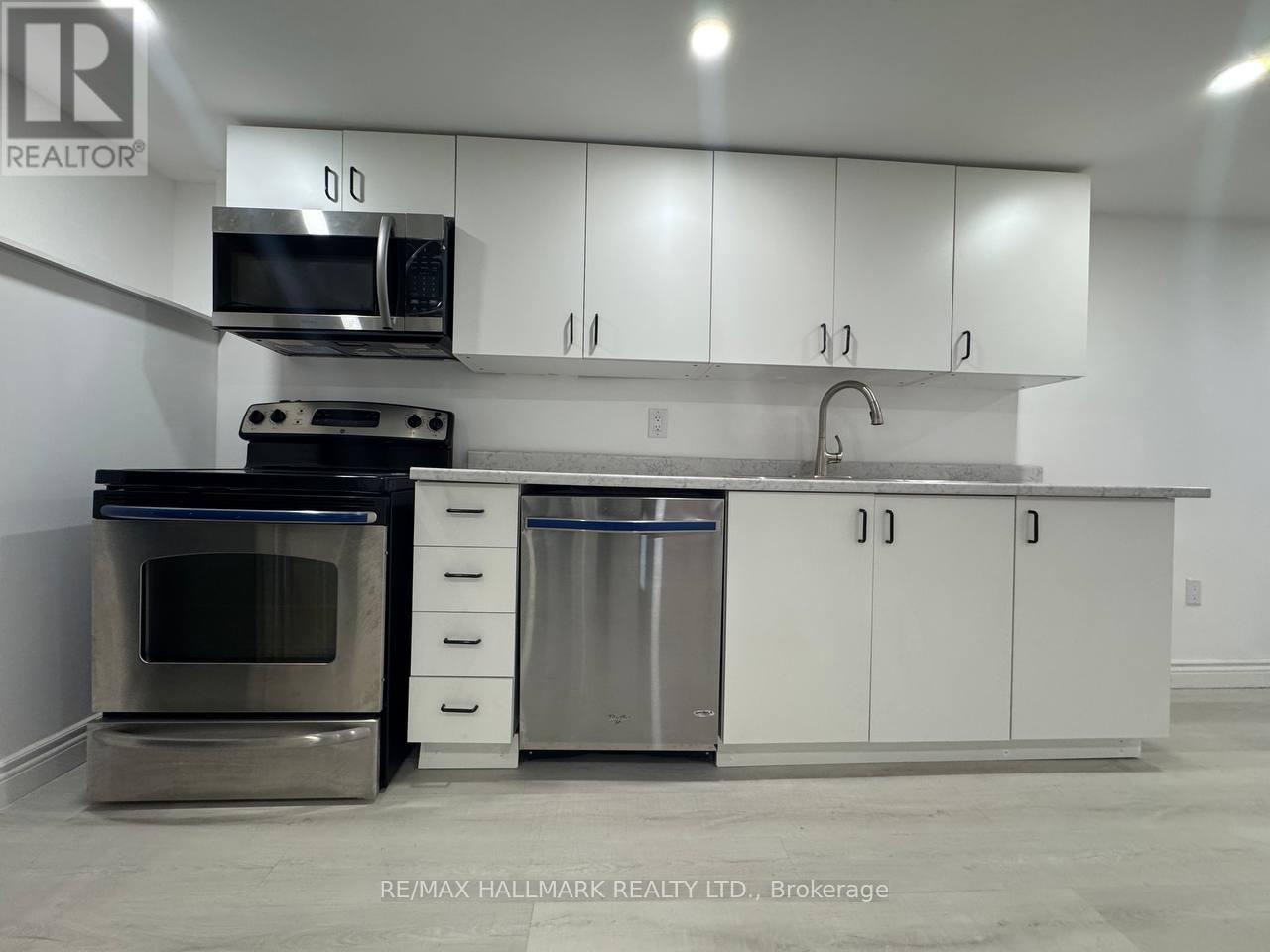 #Basement - 6 Bailey Crescent, Aurora, ON - Indoor Photo Showing Kitchen