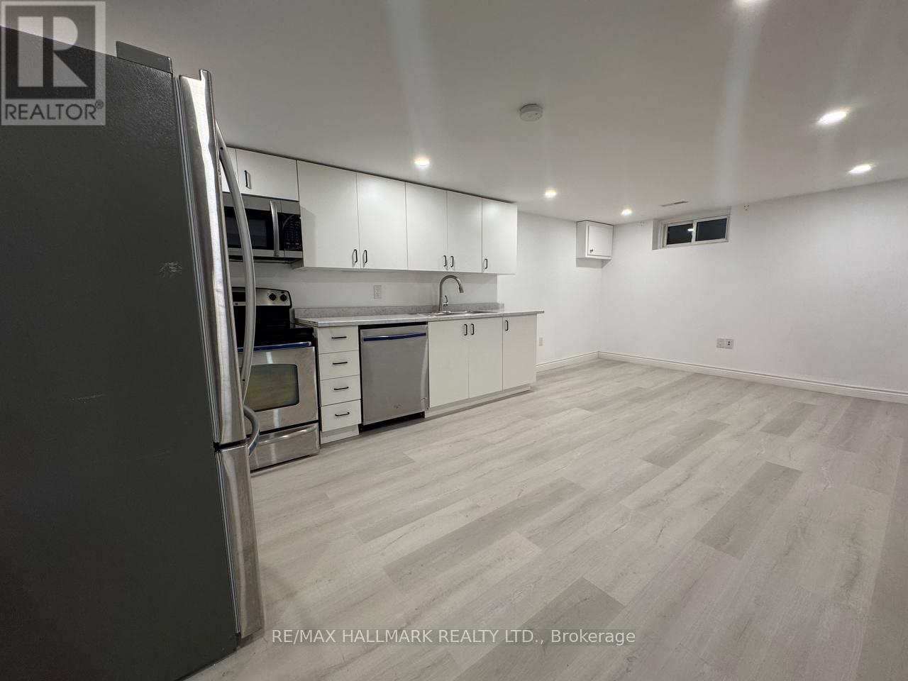 #Basement - 6 Bailey Crescent, Aurora, ON - Indoor Photo Showing Kitchen