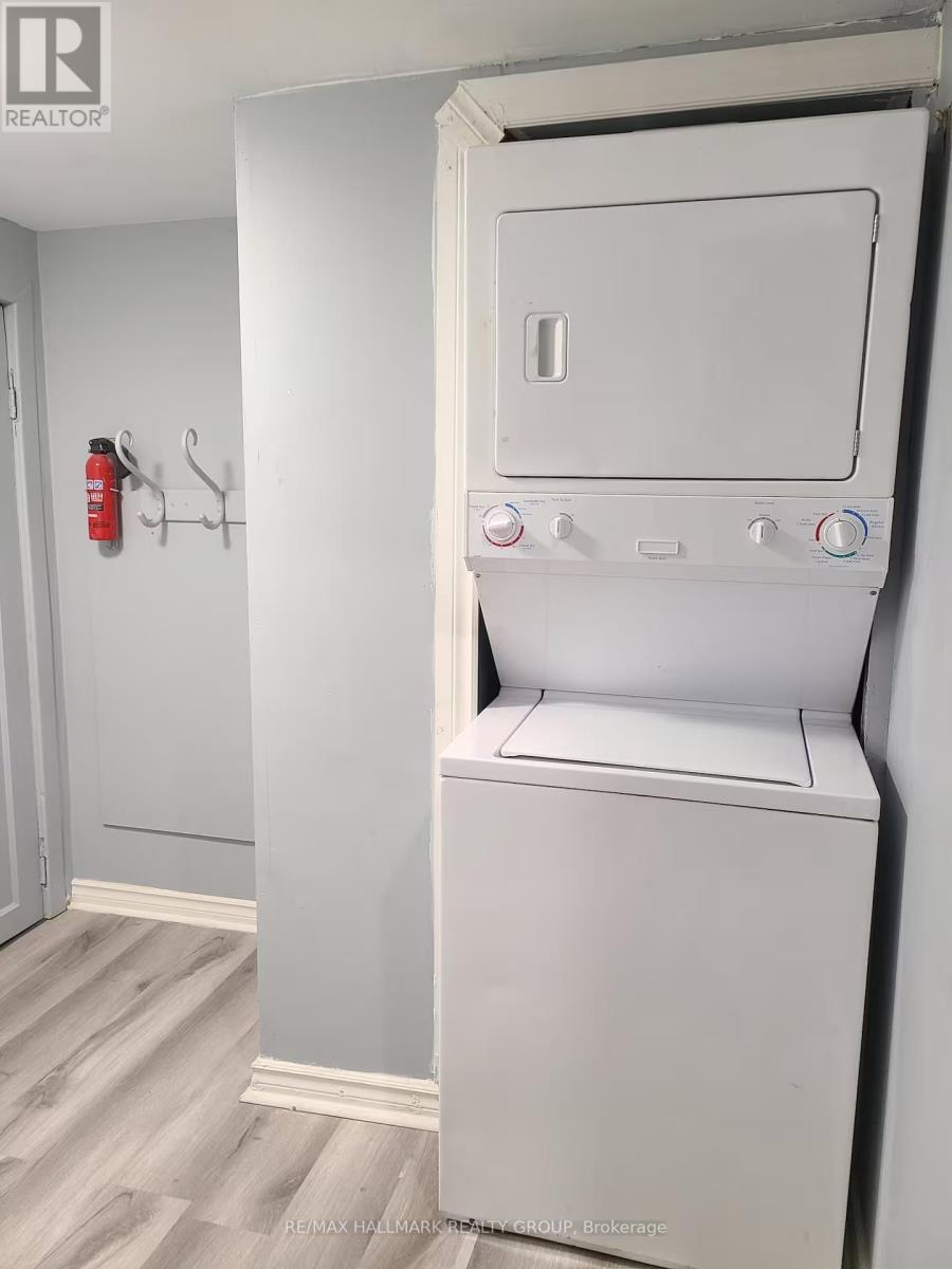 Common laundry - 474 Somerset Street W, Ottawa, ON