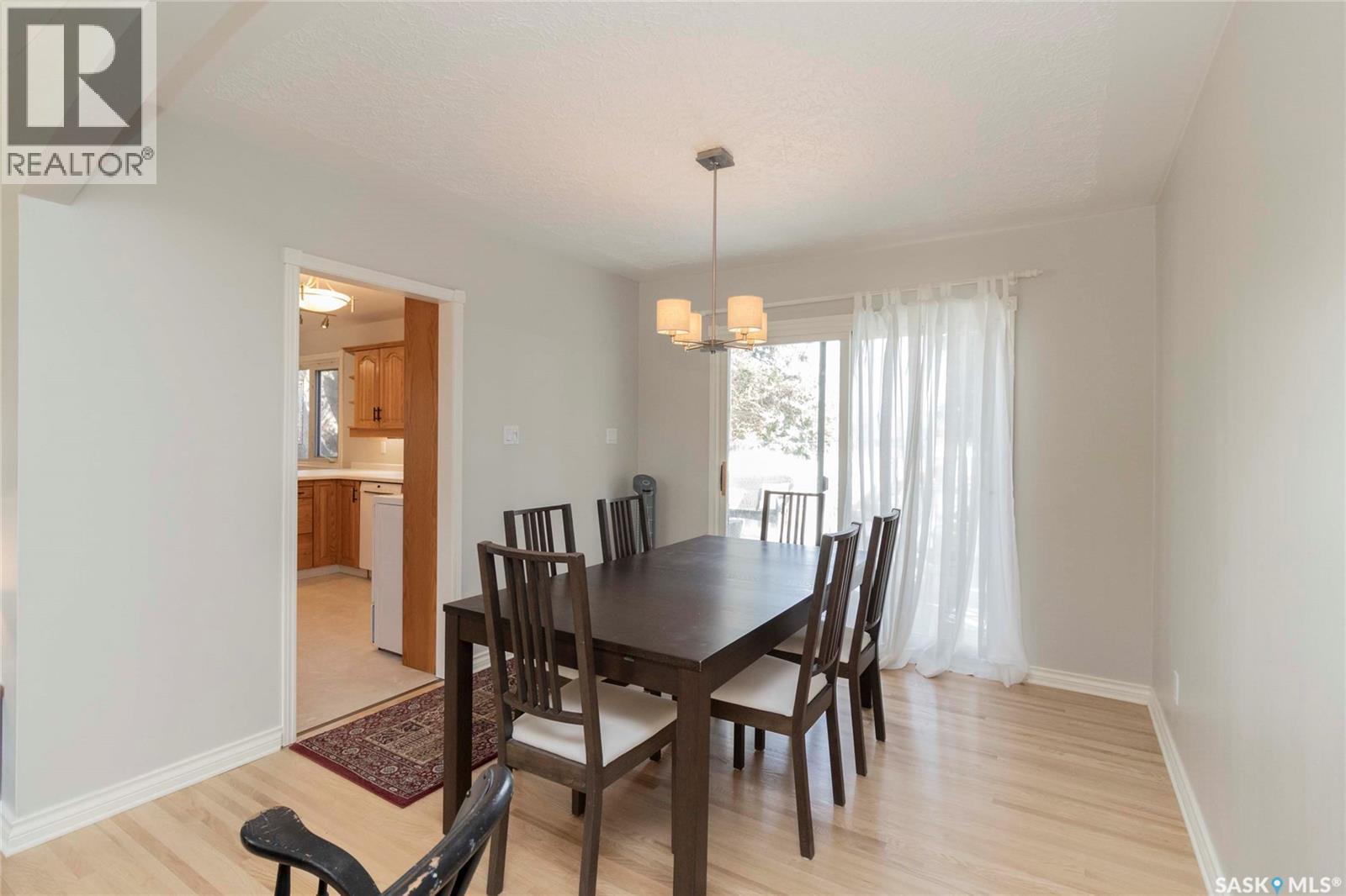 1515 Hilliard Street E, Saskatoon, SK - Indoor Photo Showing Dining Room