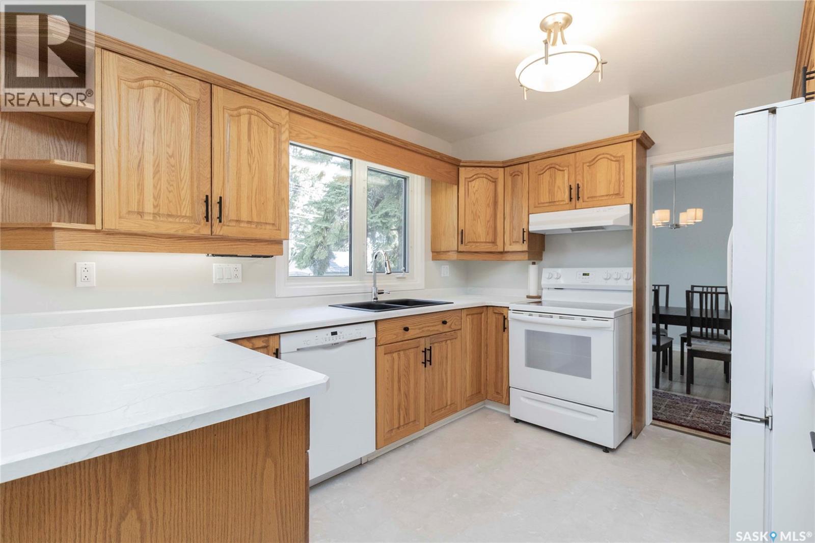 1515 Hilliard Street E, Saskatoon, SK - Indoor Photo Showing Kitchen With Double Sink