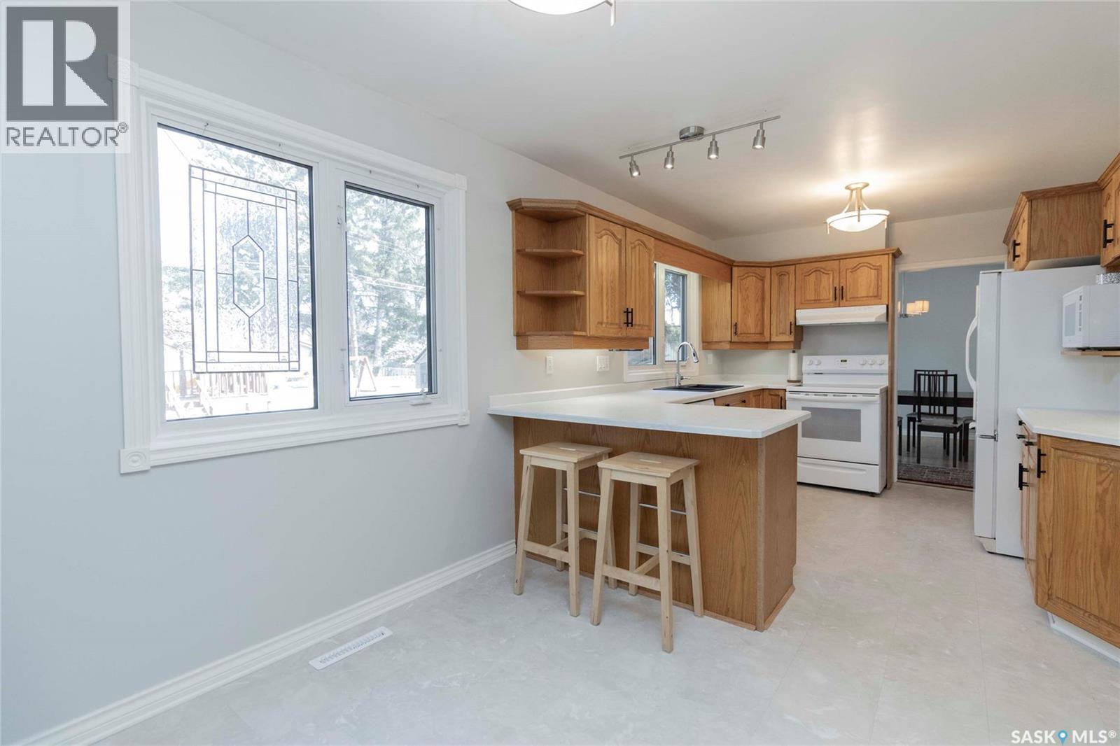 1515 Hilliard Street E, Saskatoon, SK - Indoor Photo Showing Kitchen