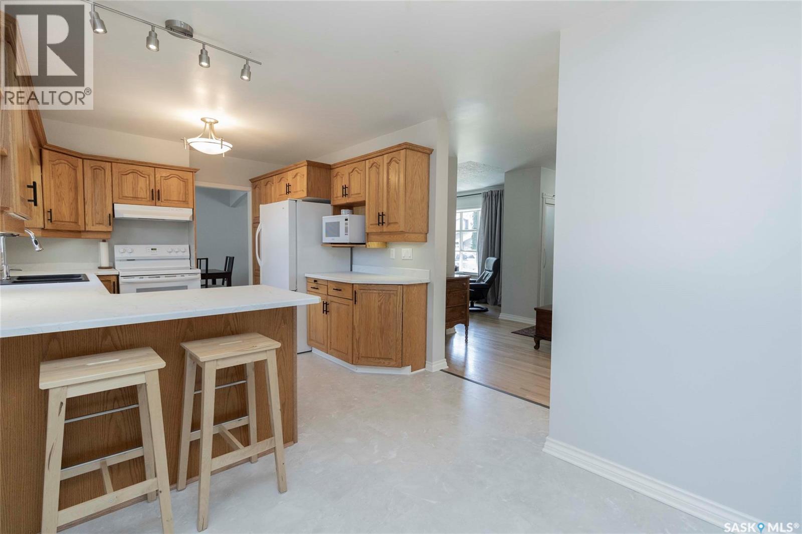 1515 Hilliard Street E, Saskatoon, SK - Indoor Photo Showing Kitchen