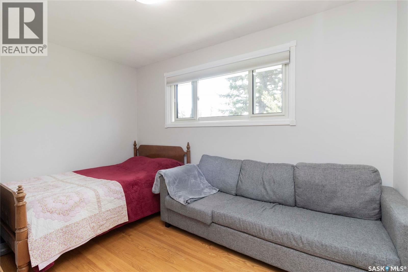 1515 Hilliard Street E, Saskatoon, SK - Indoor Photo Showing Bedroom