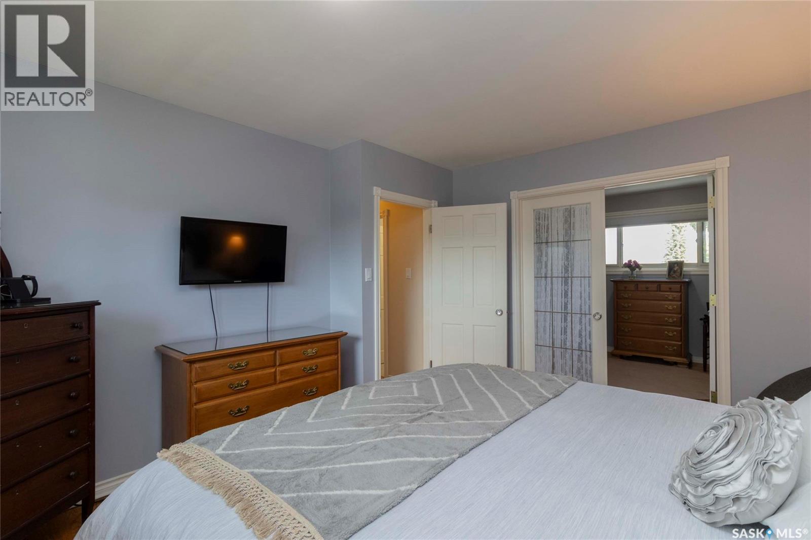 1515 Hilliard Street E, Saskatoon, SK - Indoor Photo Showing Bedroom