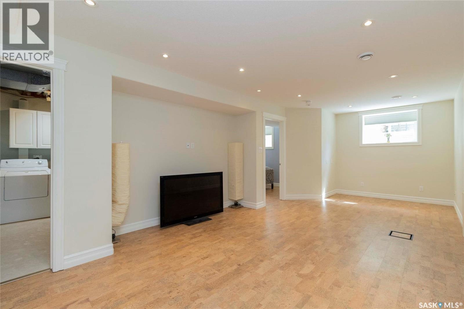 1515 Hilliard Street E, Saskatoon, SK - Indoor Photo Showing Other Room
