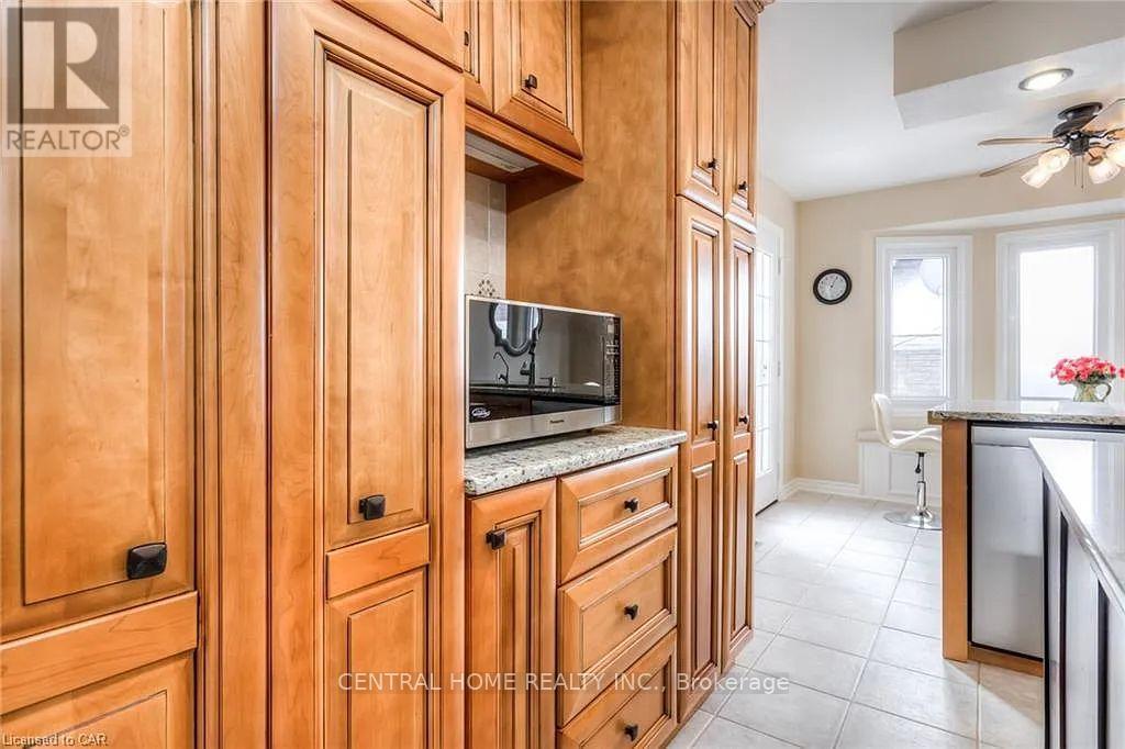 100 Biehn Drive, Kitchener, ON - Indoor Photo Showing Kitchen