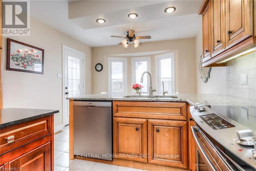 100 Biehn Drive, Kitchener, ON - Indoor Photo Showing Kitchen With Upgraded Kitchen