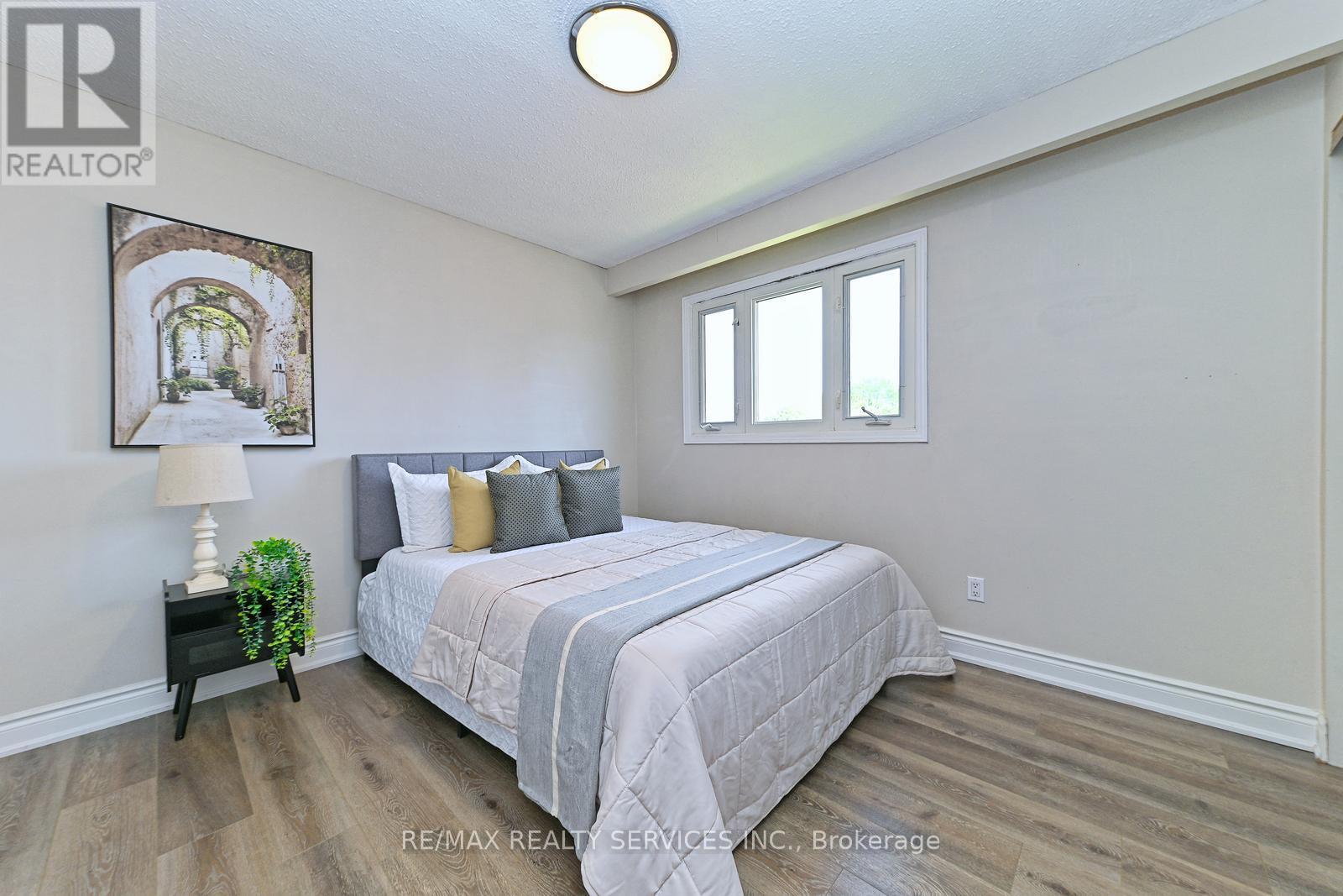 2545 Folkway Drive, Mississauga, ON - Indoor Photo Showing Bedroom
