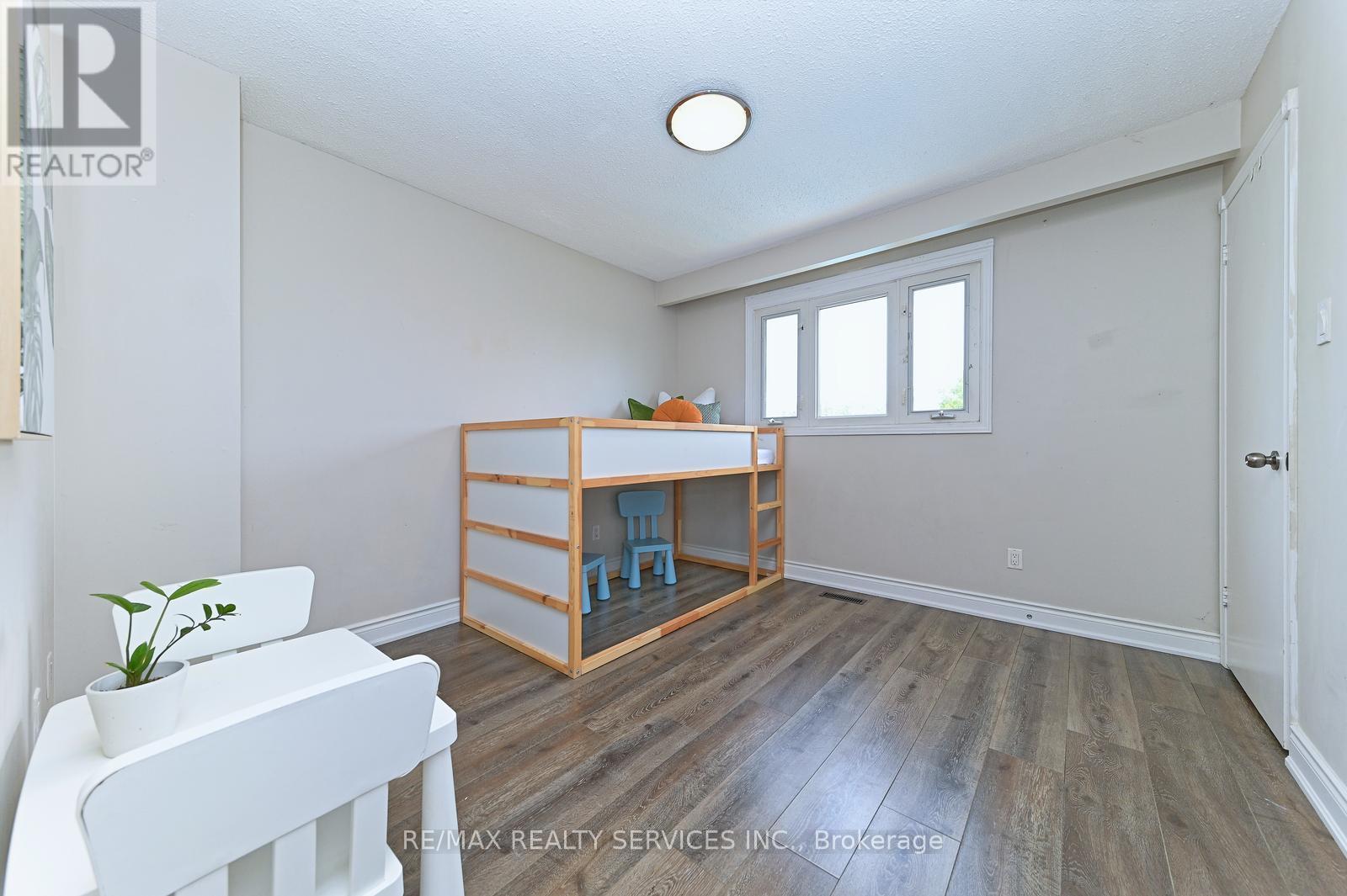 2545 Folkway Drive, Mississauga, ON - Indoor