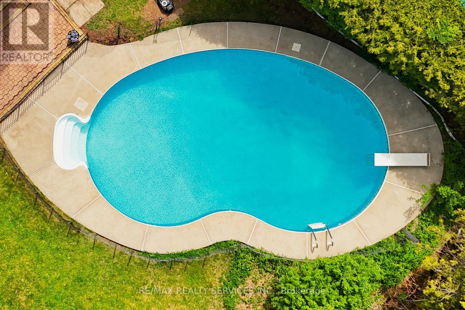 2545 Folkway Drive, Mississauga, ON - Outdoor With In Ground Pool
